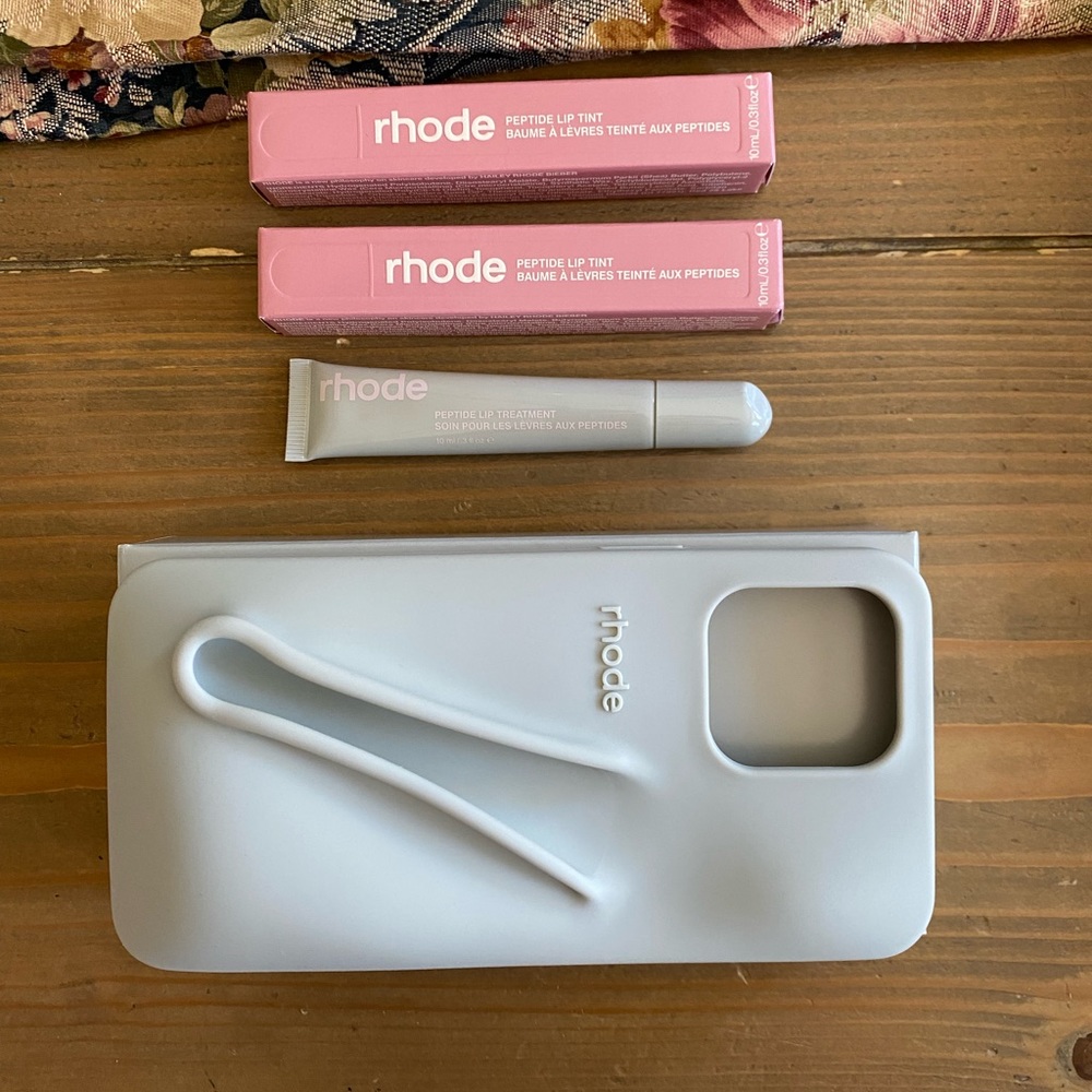 Rhode LIP CASE brand new with tags 
Case Only
Quantity: 1
IPHONE 15 PRO MAX